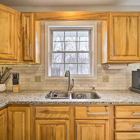 Renovated Logan Home With Pond And Fire Pit Exterior foto