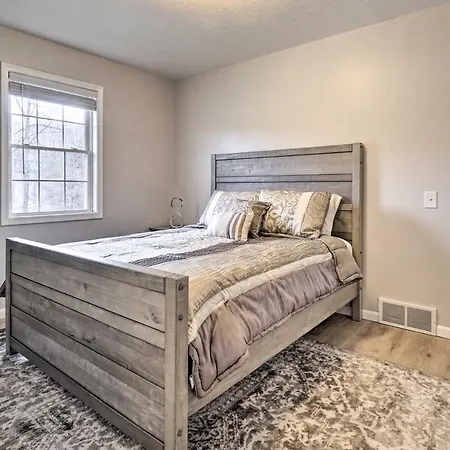Renovated Logan Home With Pond And Fire Pit Exterior foto