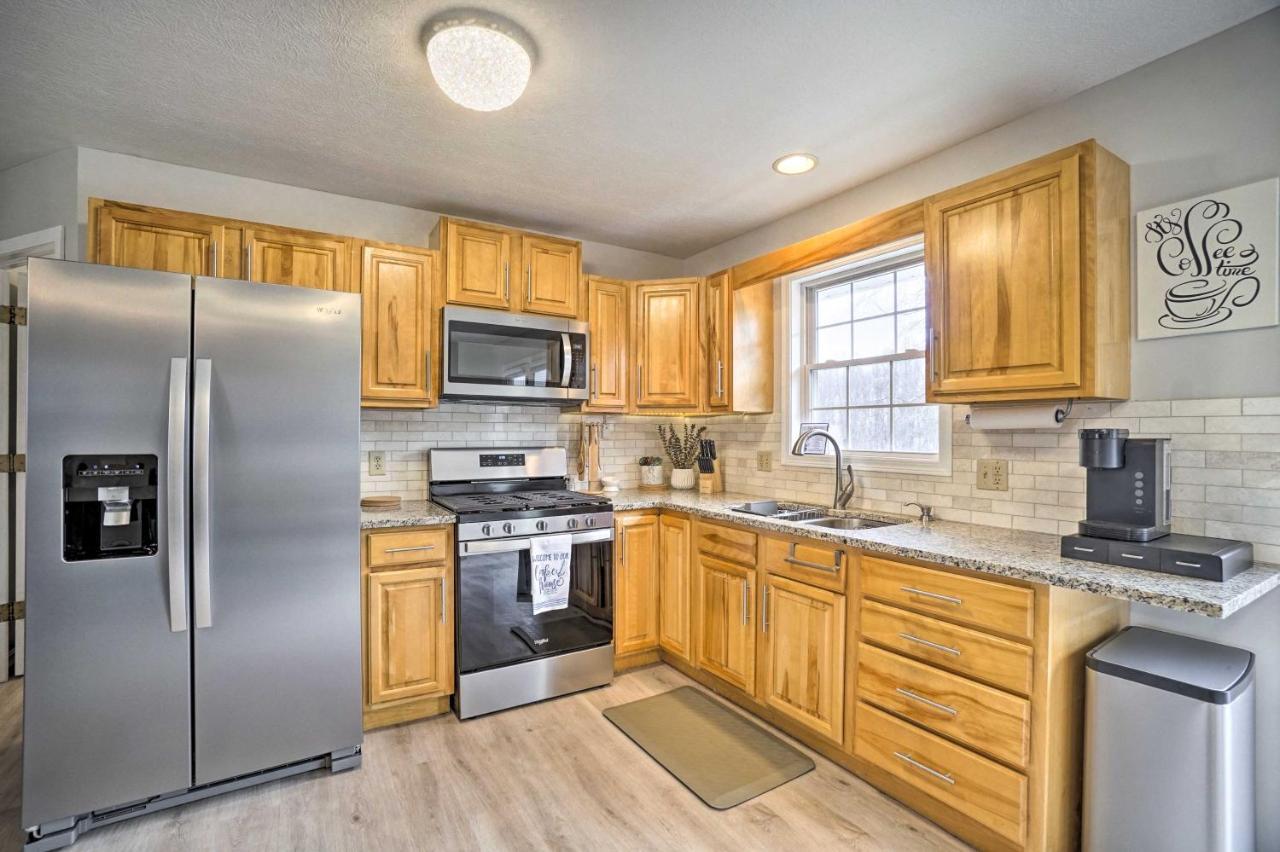 Renovated With Pond And Fire Pit Holiday home Logan