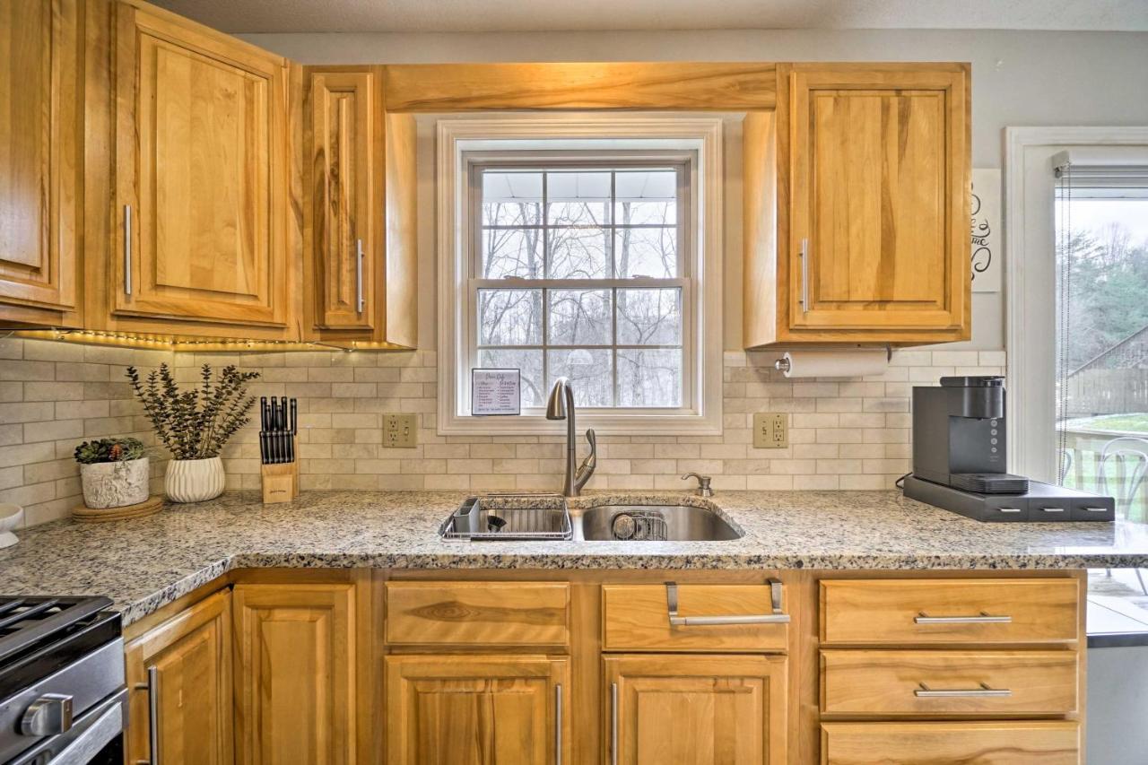 Renovated With Pond And Fire Pit Holiday home