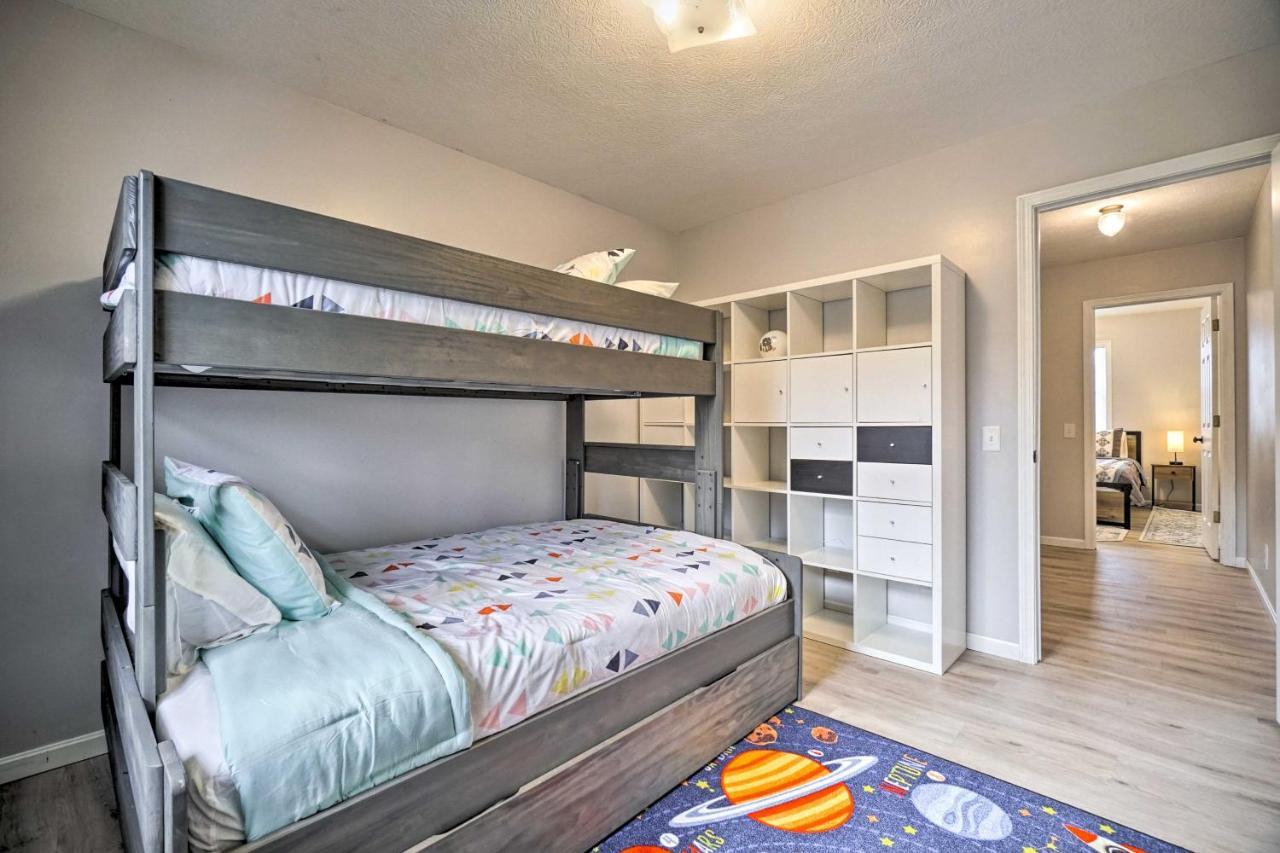 Renovated With Pond And Fire Pit Holiday home Logan