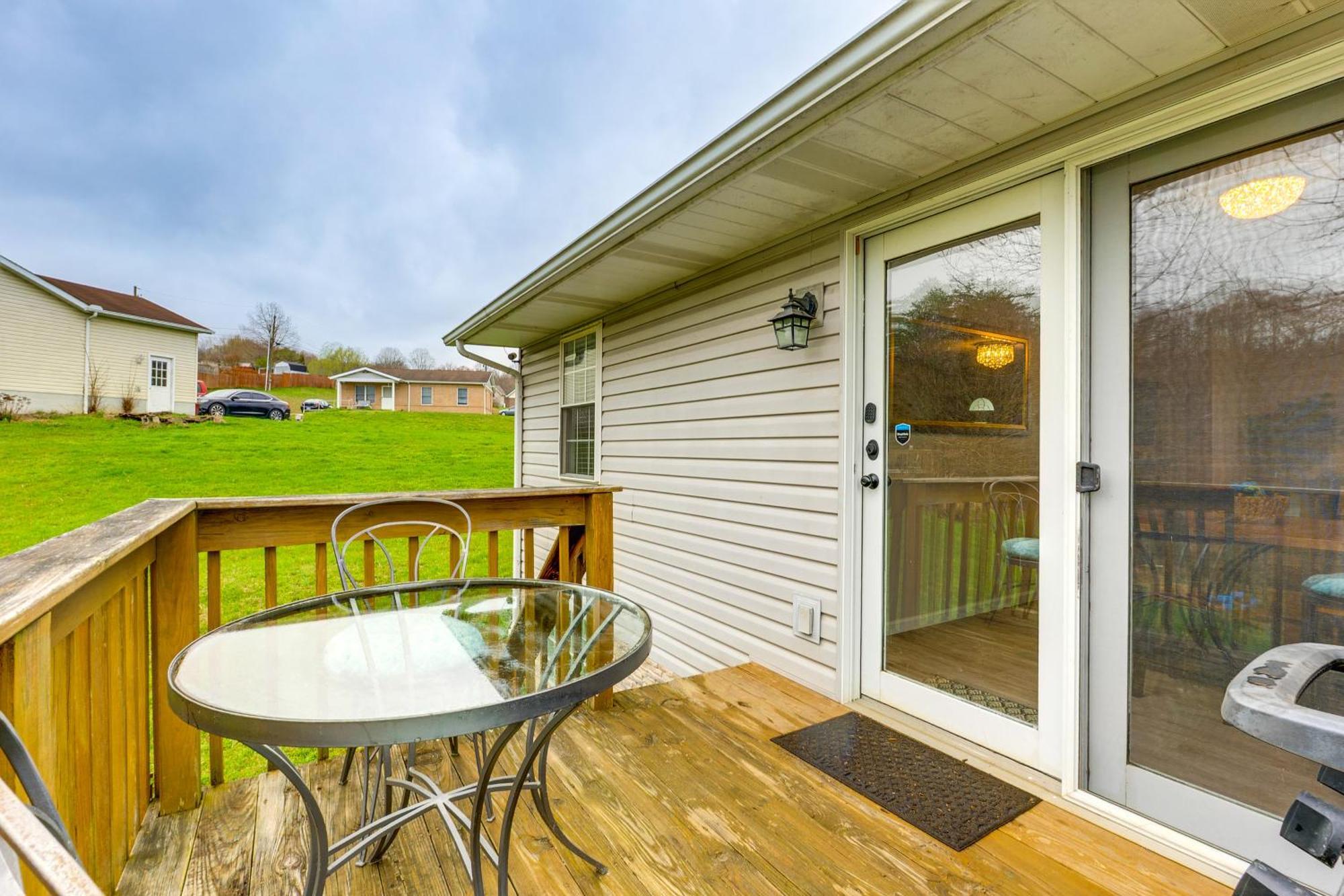 Renovated With Pond And Fire Pit * Logan