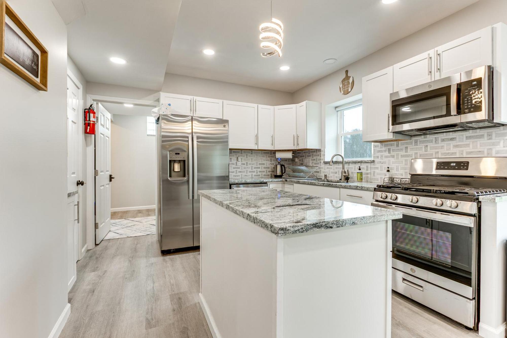 Renovated With Pond And Fire Pit Holiday home