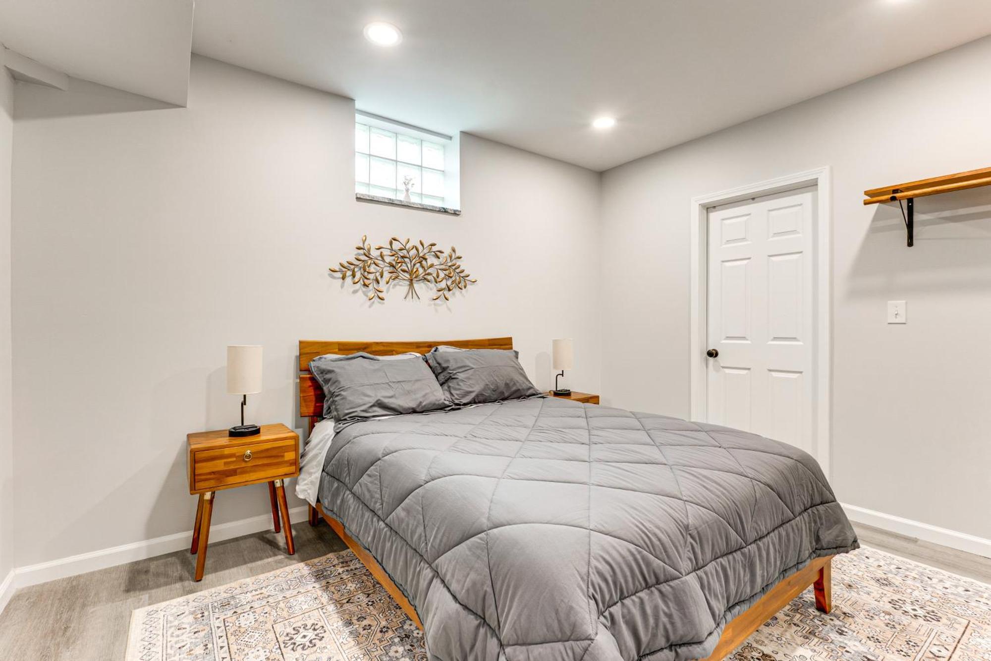 Renovated With Pond And Fire Pit Holiday home Logan
